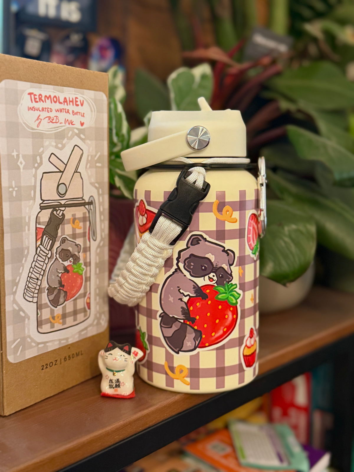[PRE-ORDER] Strawberry Raccoons - Insulated water bottle