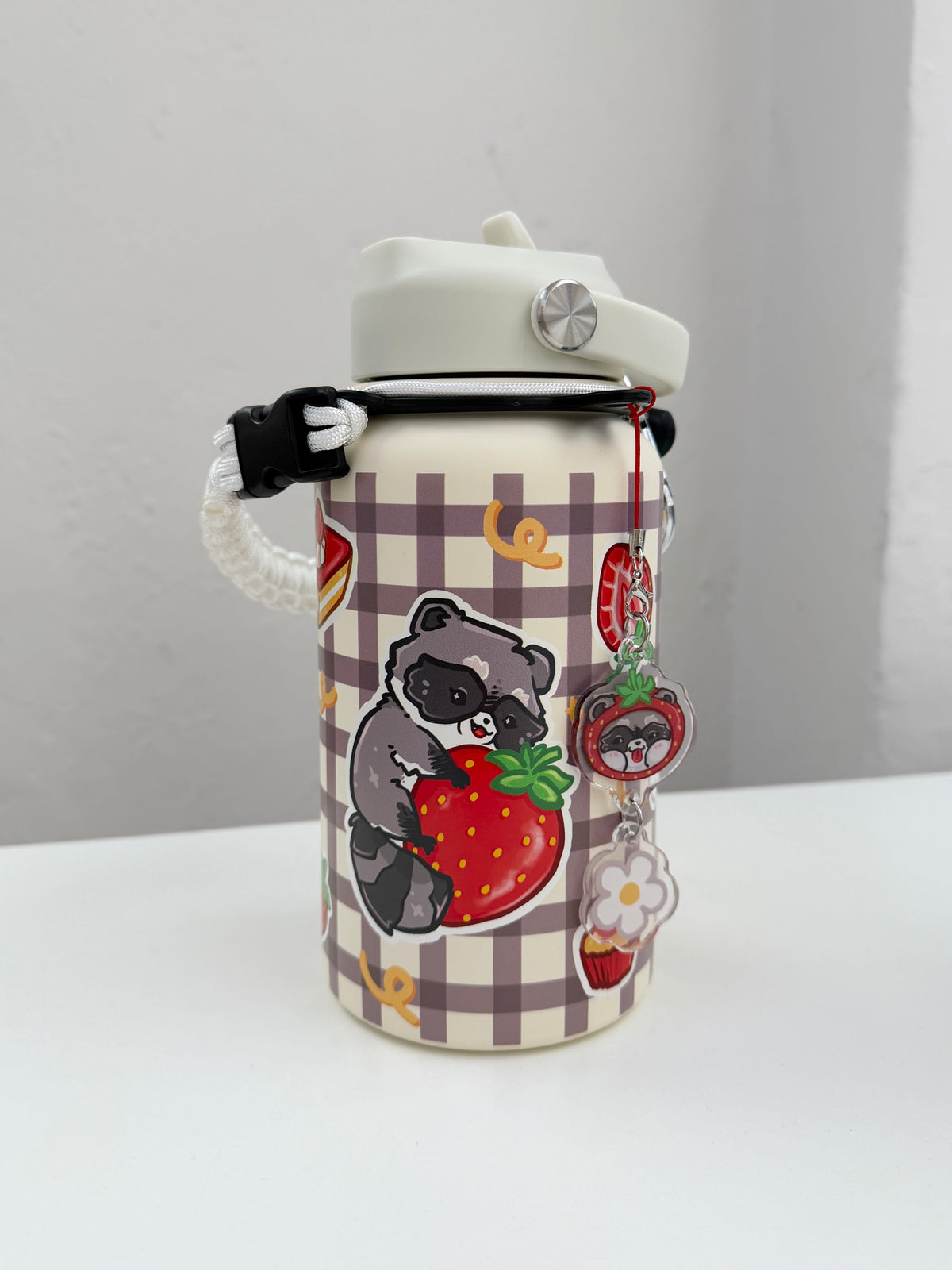 [PRE-ORDER] Strawberry Raccoons - Insulated water bottle