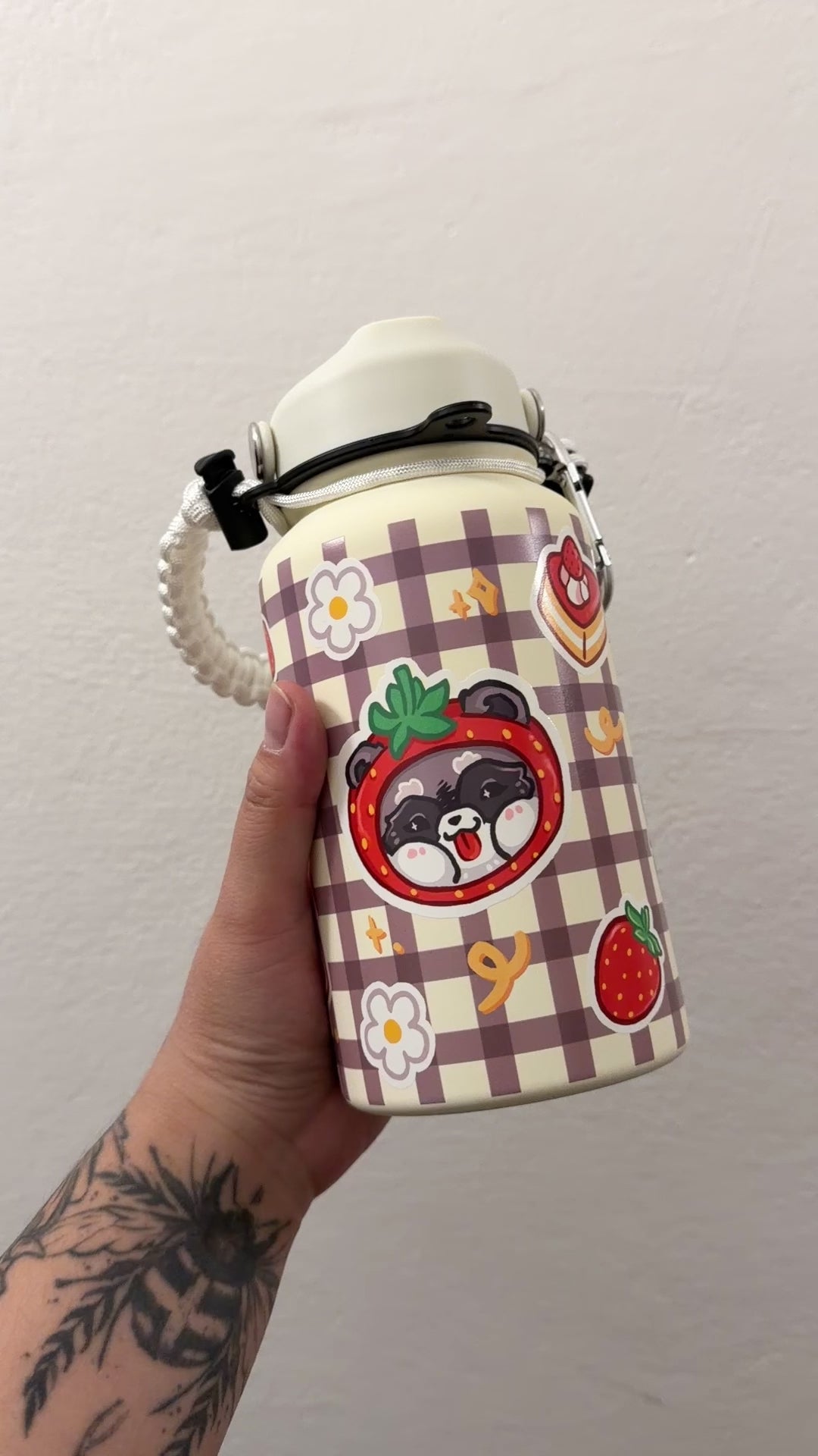 [PRE-ORDER] Strawberry Raccoons - Insulated water bottle
